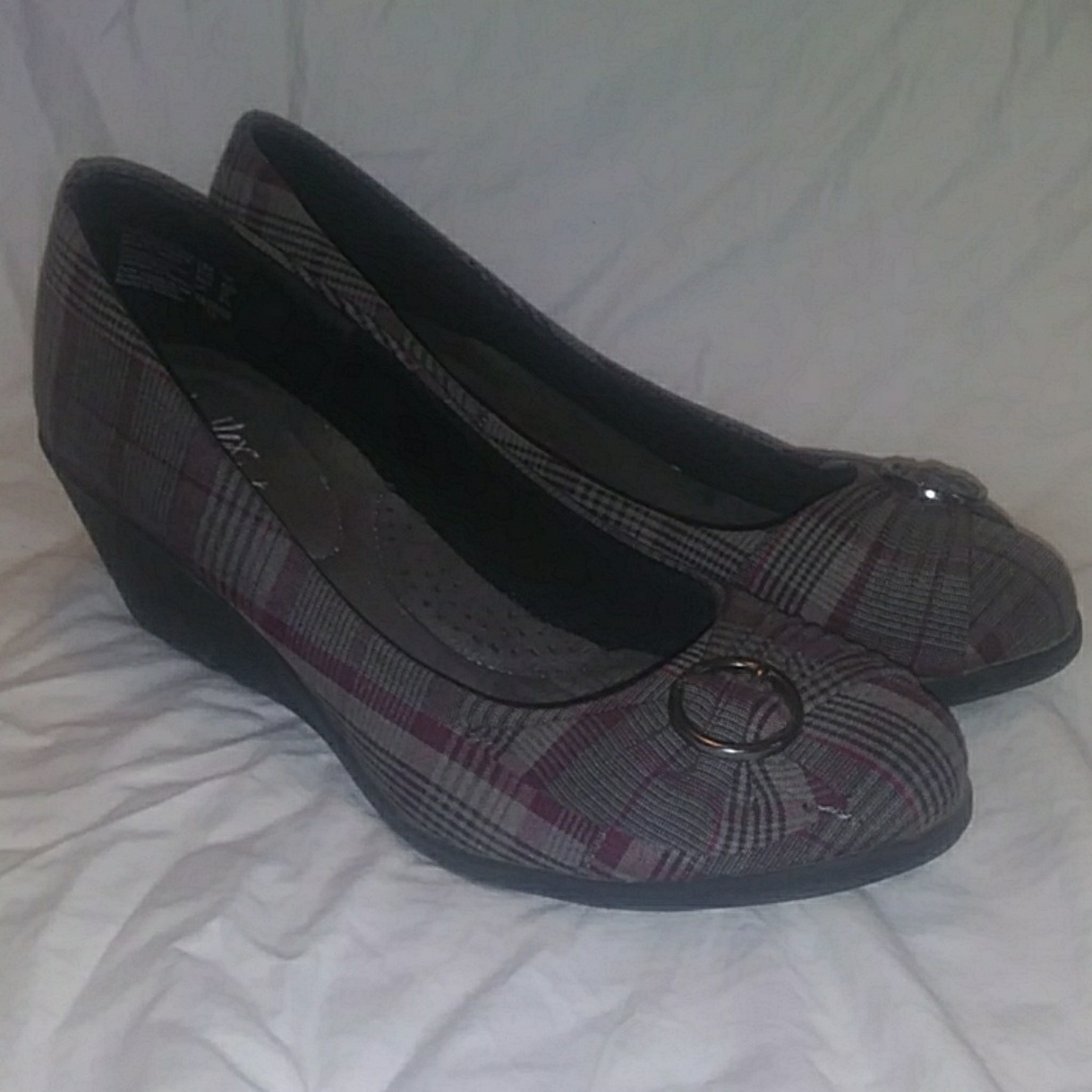 reflex comfort plaid pumps